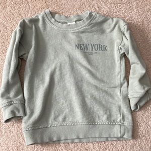HM green sweatshirt. New York logo. Size 2T.